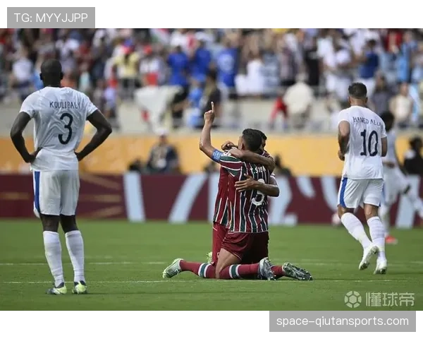 半场:尼斯0-1暂负里尔,乔纳森·戴维点射破门 半场:尼斯0-1暂负里尔,乔纳森·戴维点射破门